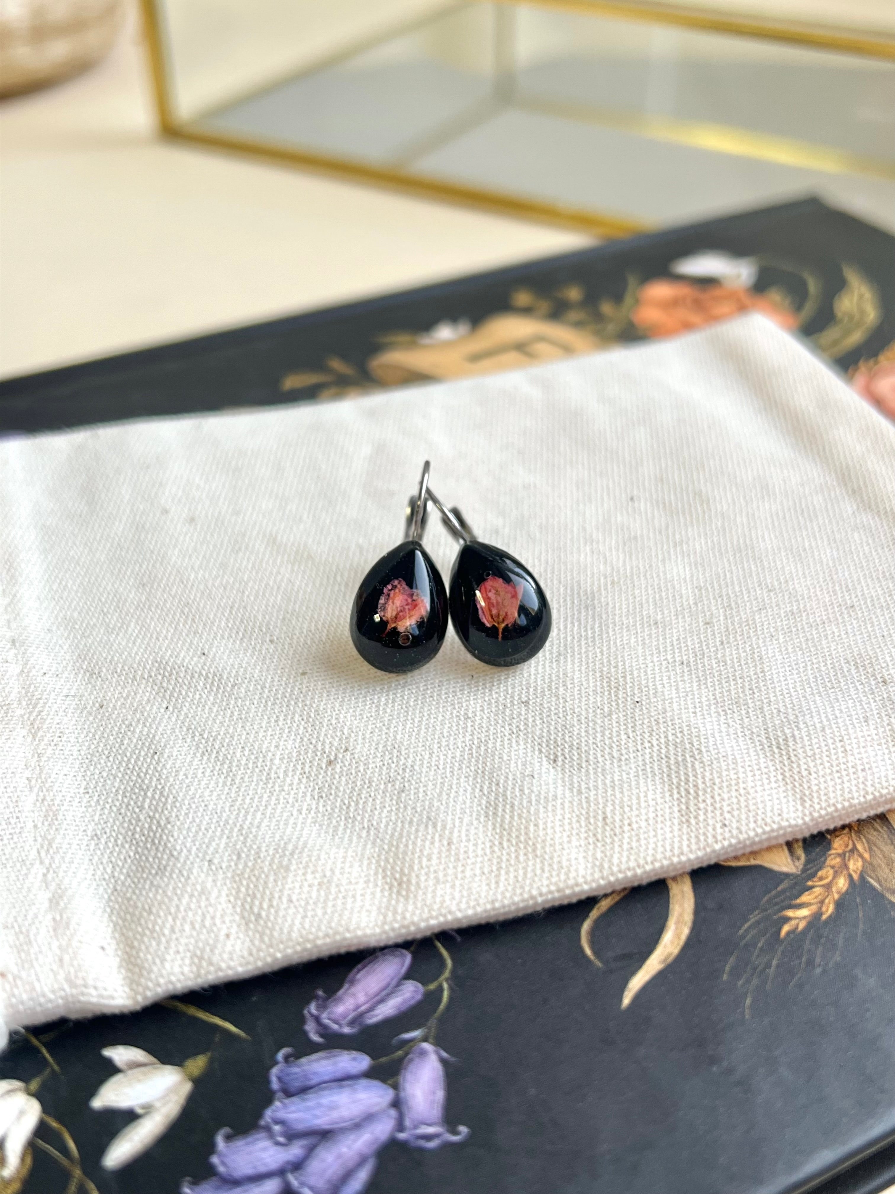 Brinco Jardim Amor Agarradinho Gota - BAZAR 413