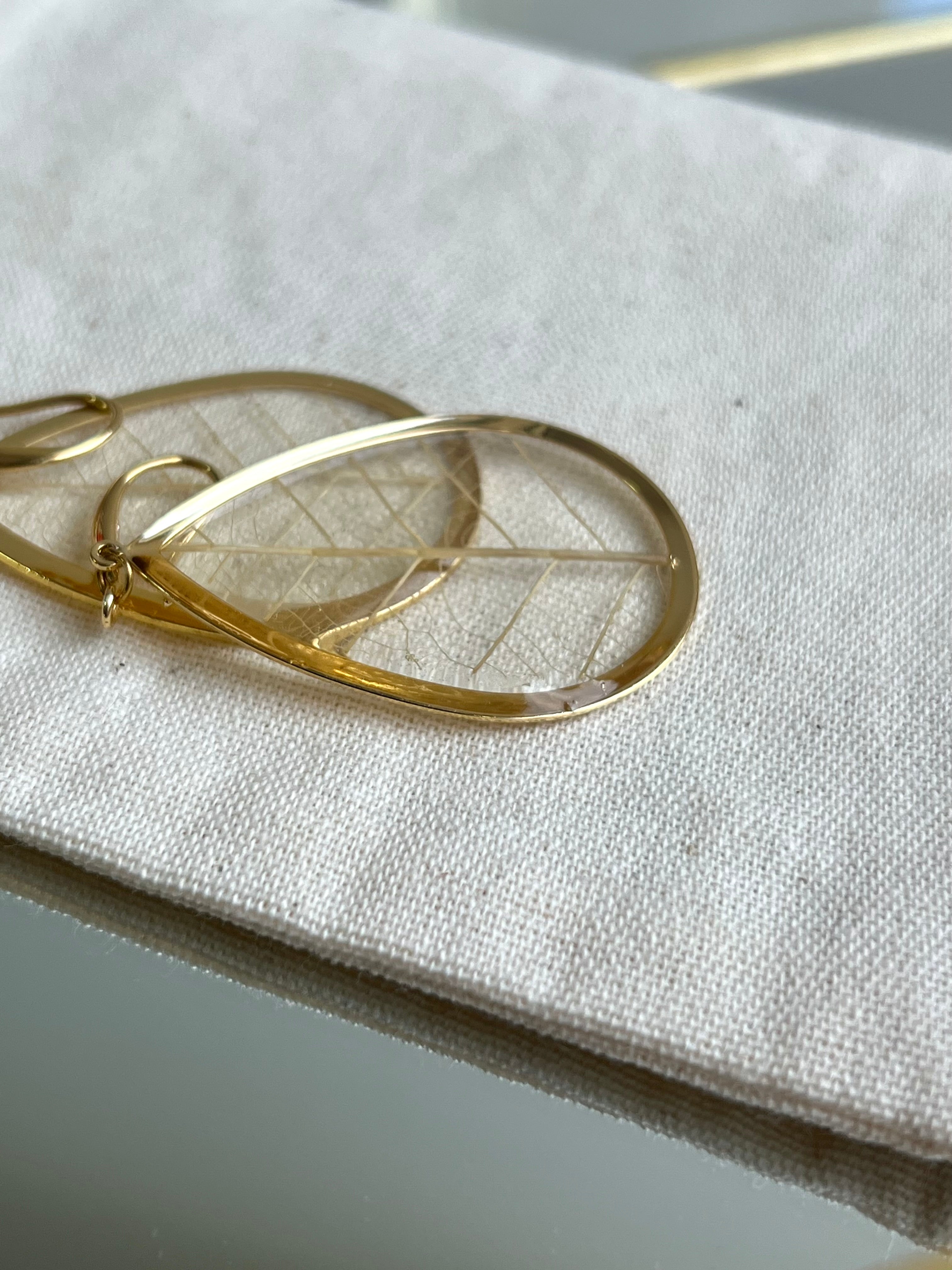 Brinco Equilíbrio Folha Dourado - BAZAR 360