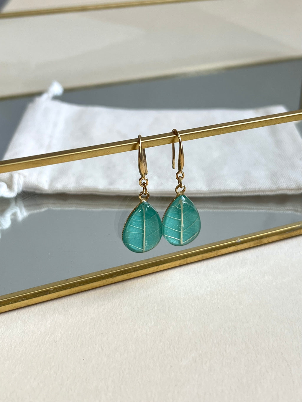 Brinco Floresta Gota Dourado - BAZAR 347