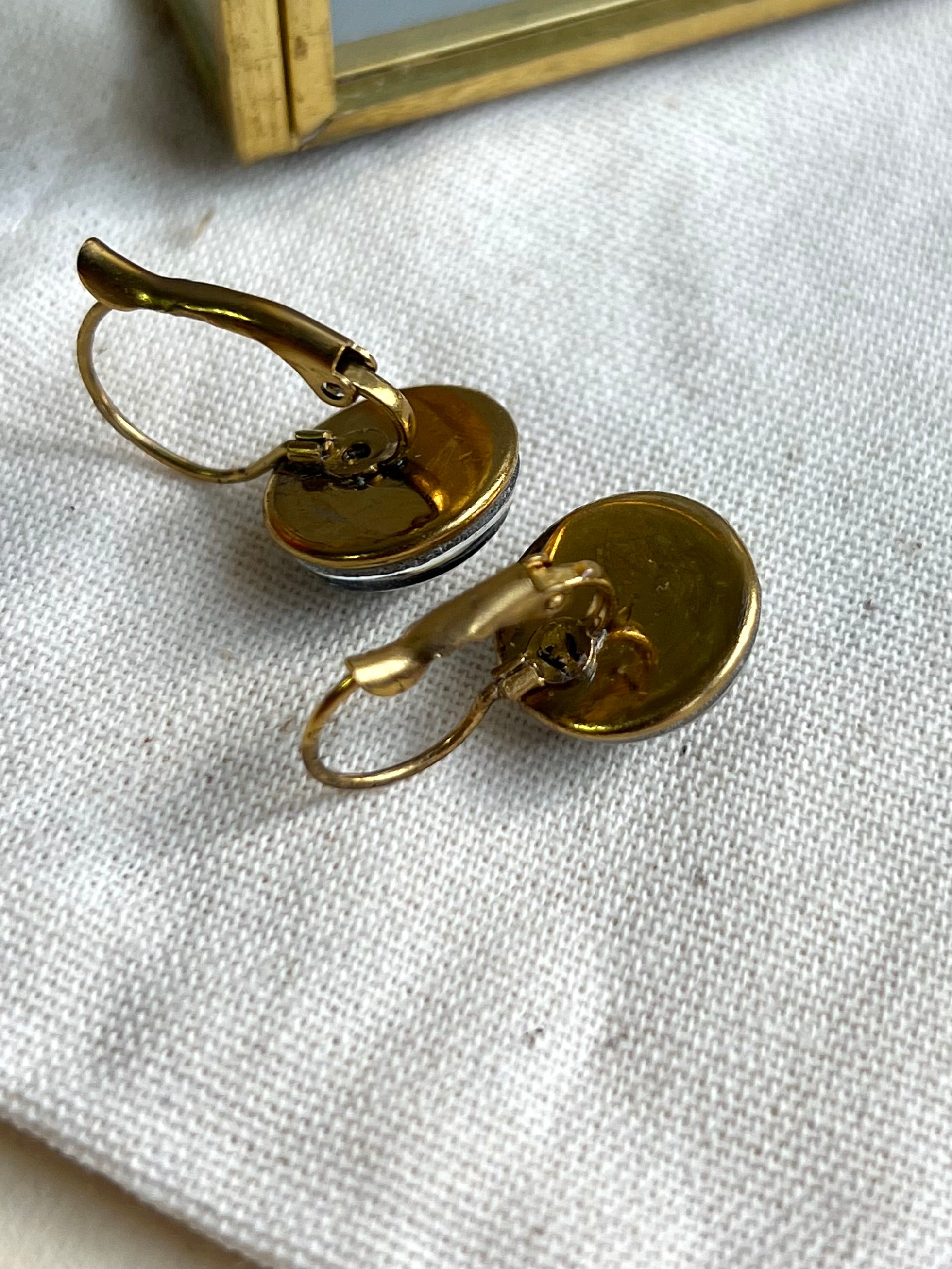 Brinco Jardim Poente Dourado - BAZAR 310