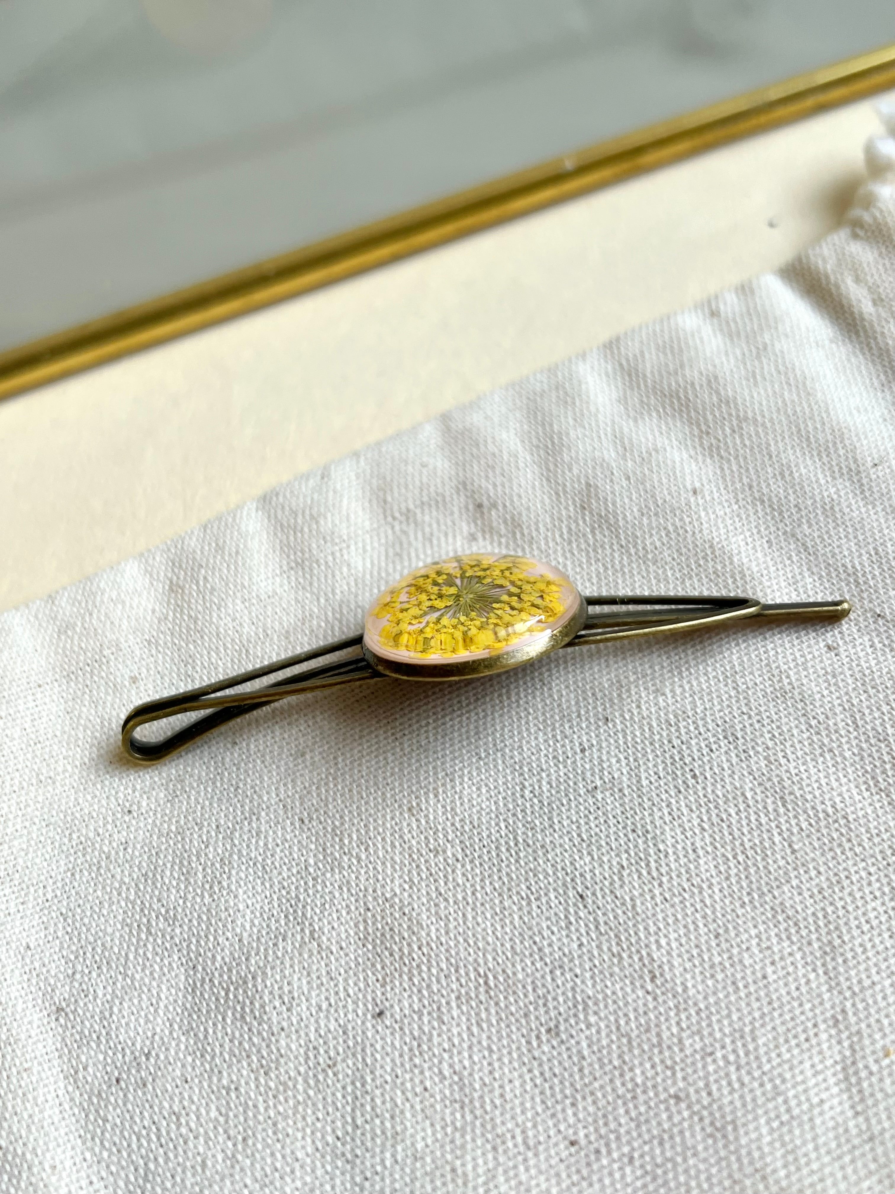 Grampo de Cabelo Flor de Cenoura - BAZAR 387