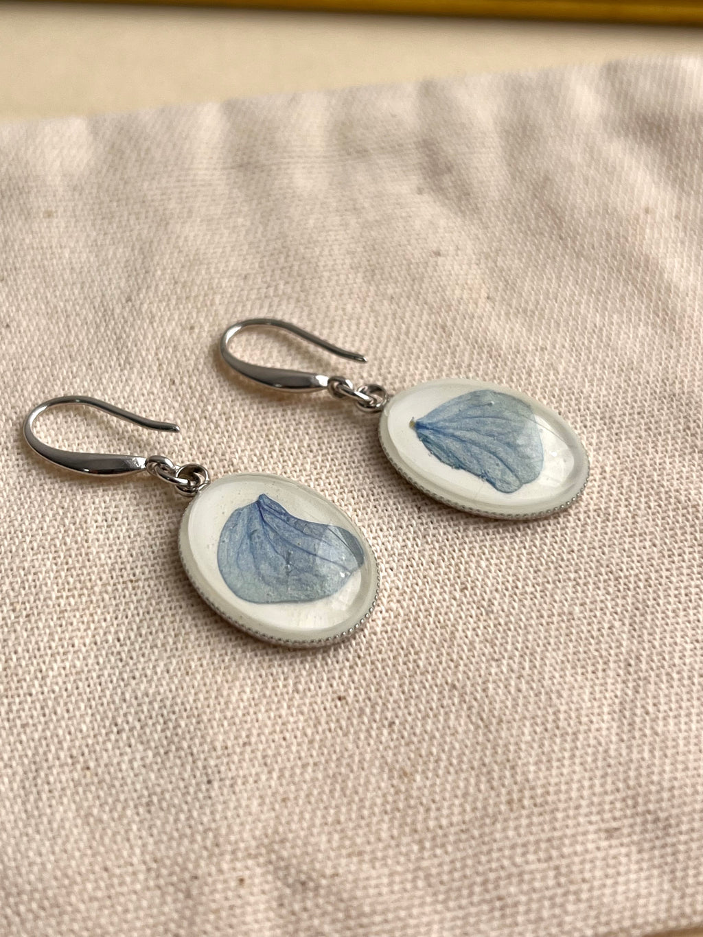 Brinco Hortênsia Azul Oval - BAZAR 116