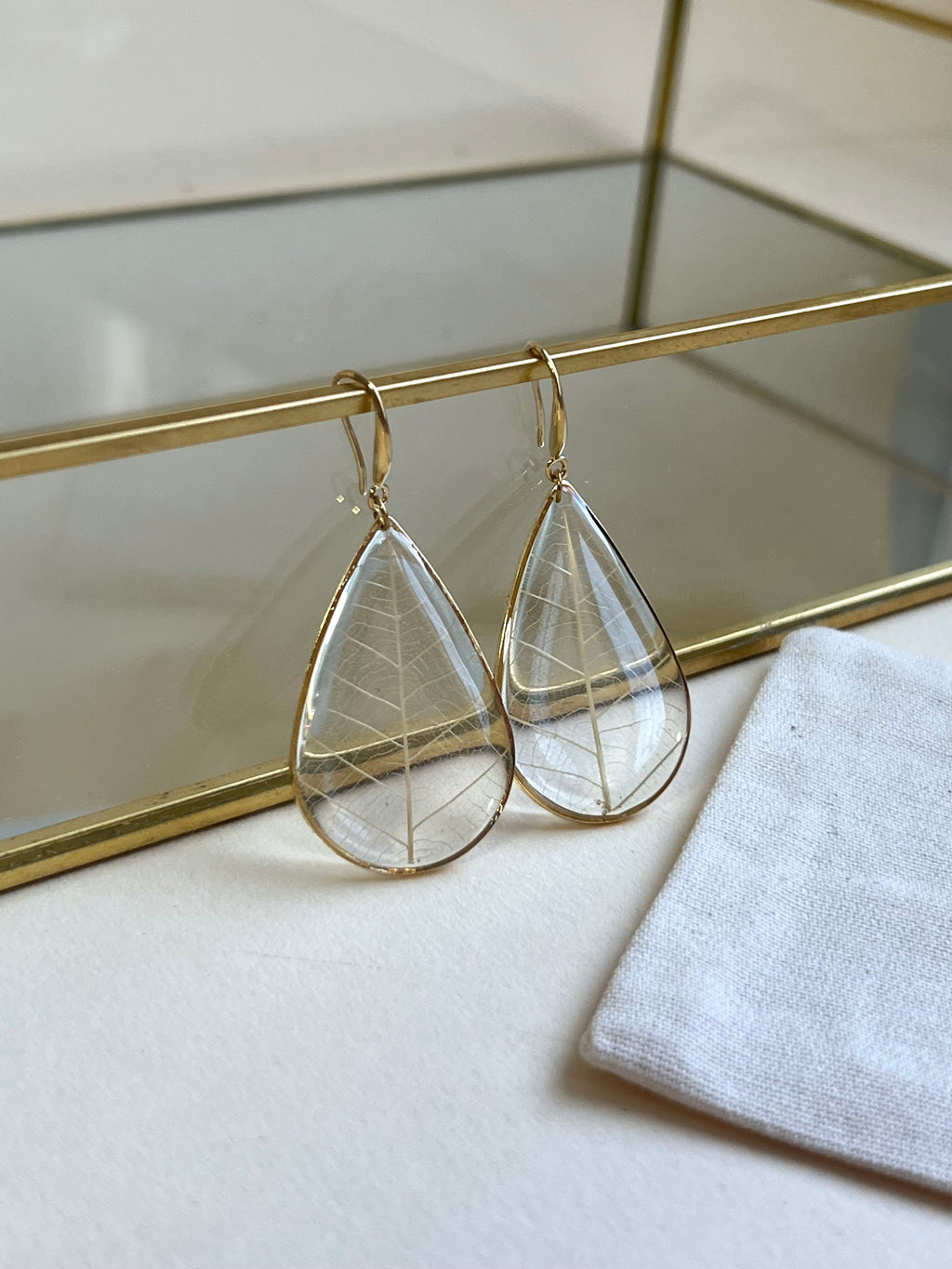 Brinco Folha M Dourado - BAZAR 348
