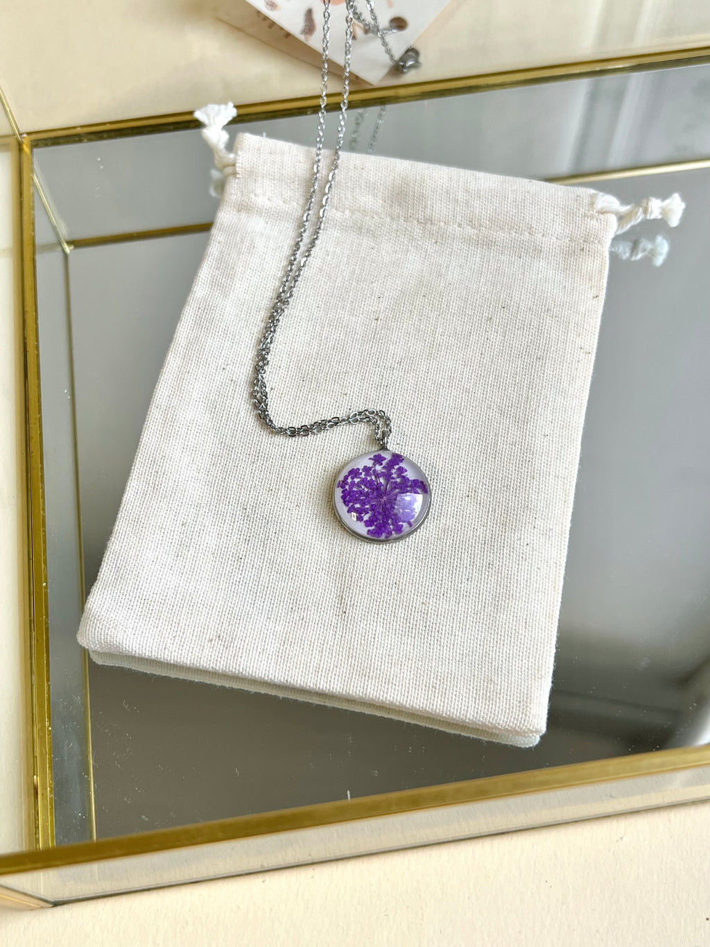 Colar Medalha Flor de Cenoura - BAZAR 380