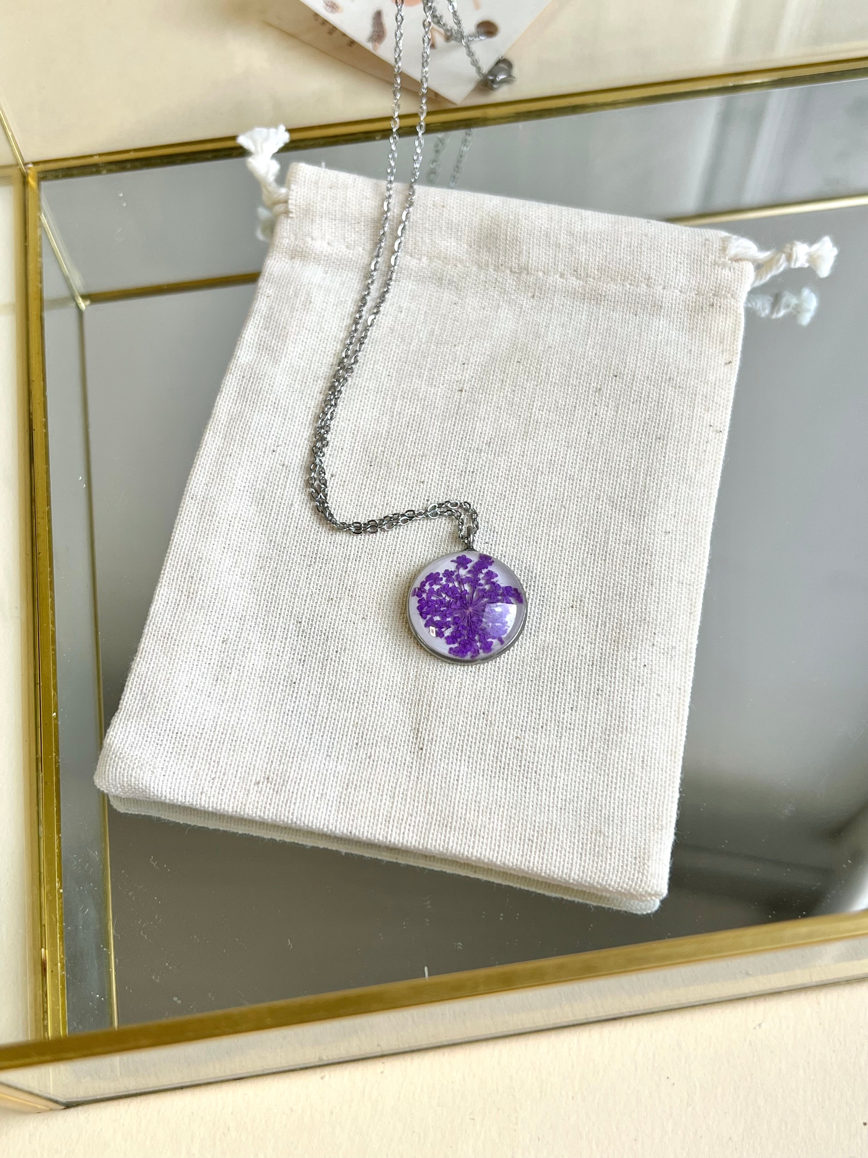 Colar Medalha Flor de Cenoura - BAZAR 380