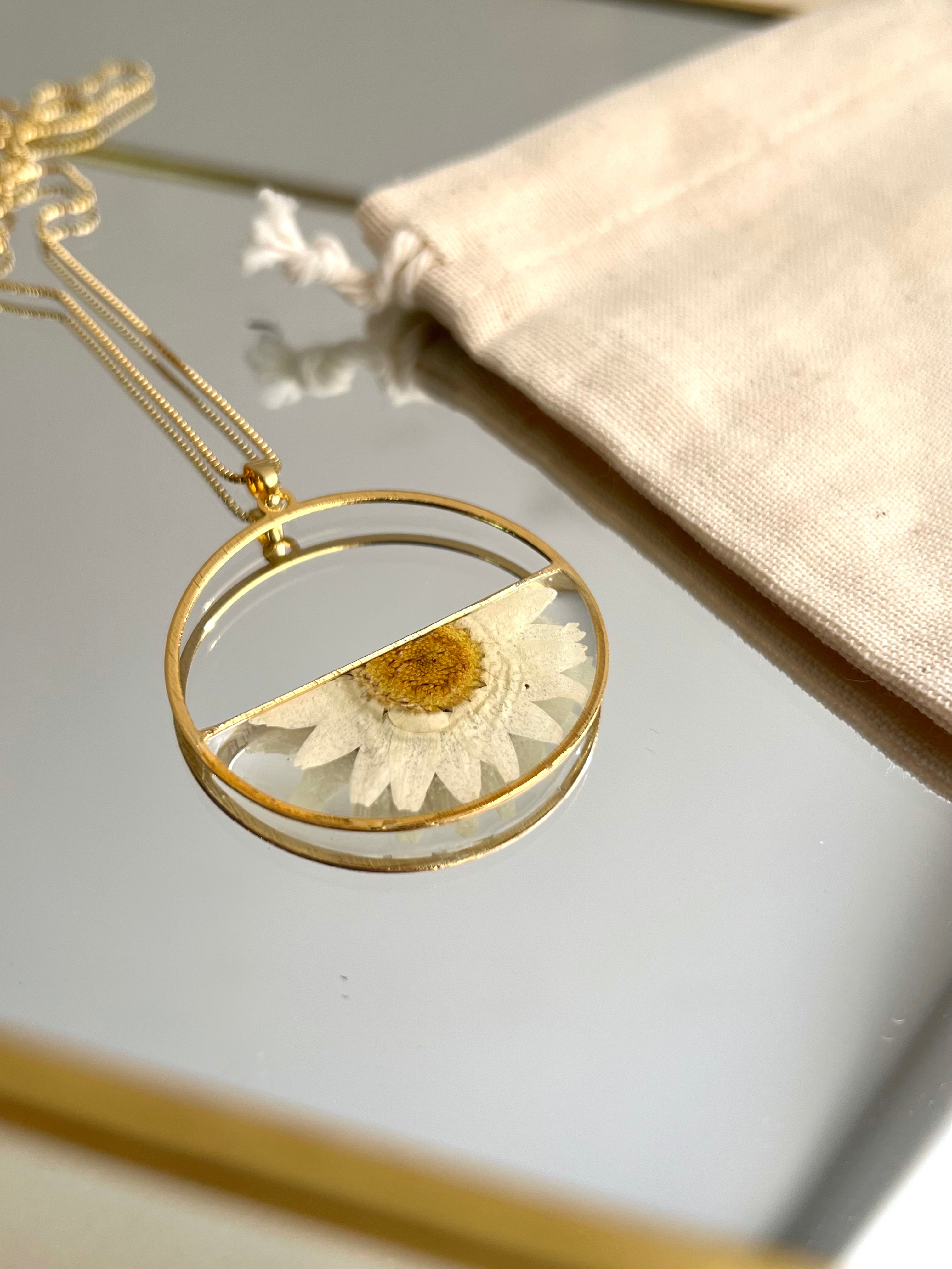 Colar Meia-lua Margarida - BAZAR 047