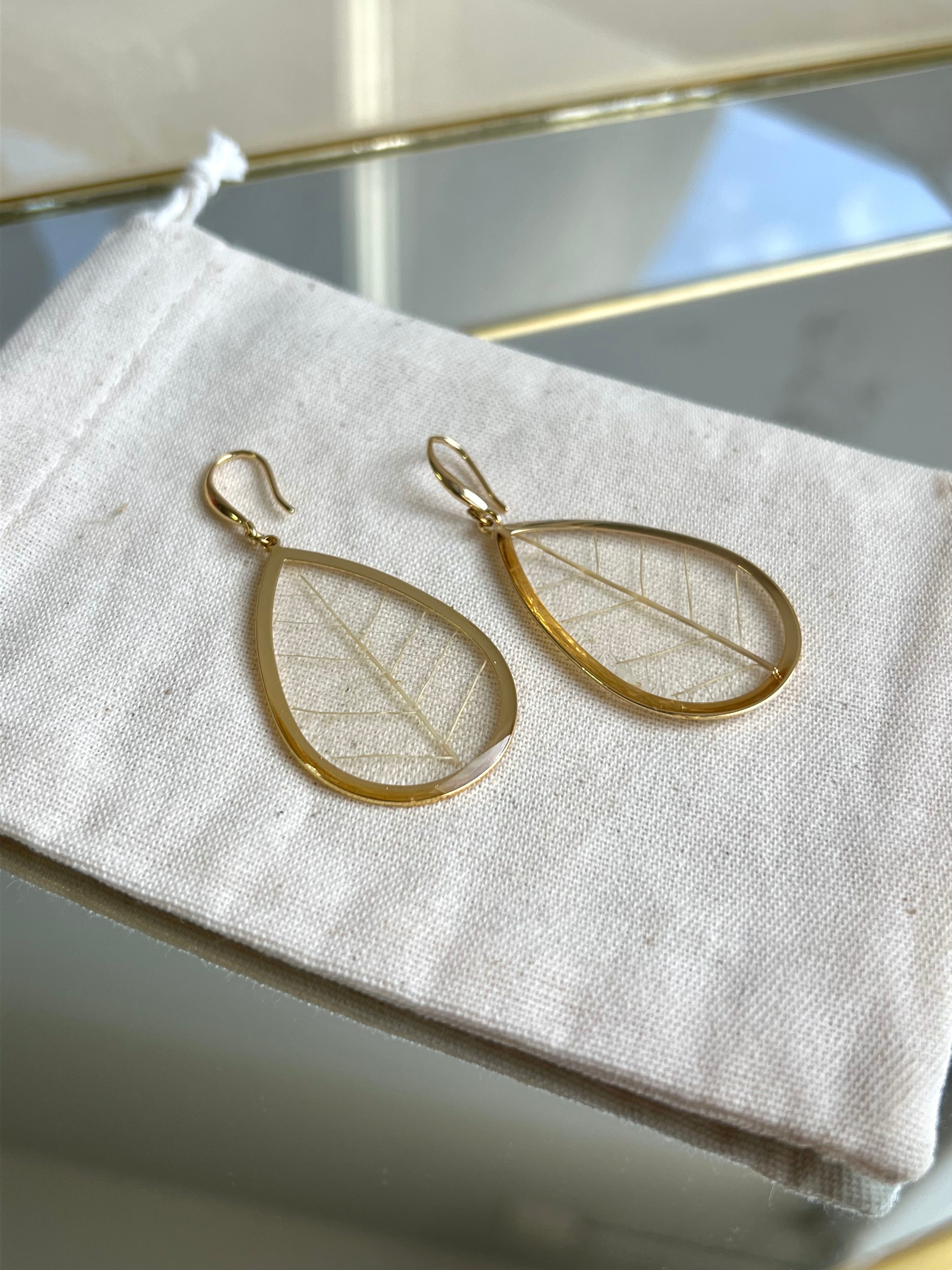Brinco Equilíbrio Folha Dourado - BAZAR 360