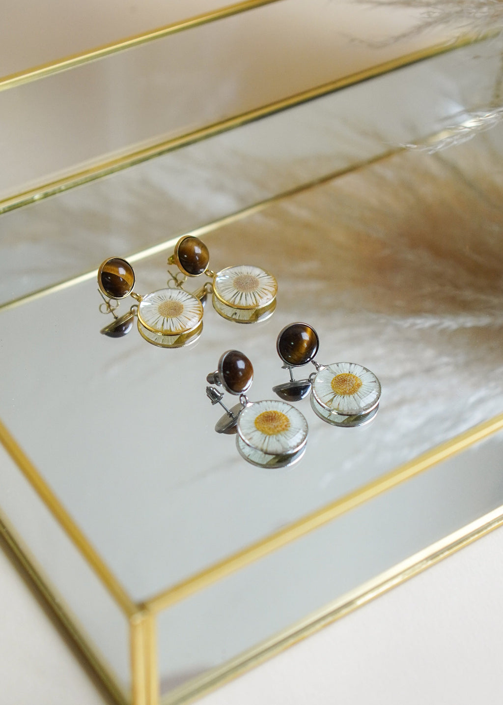 Brinco Margarida com Olho de Tigre