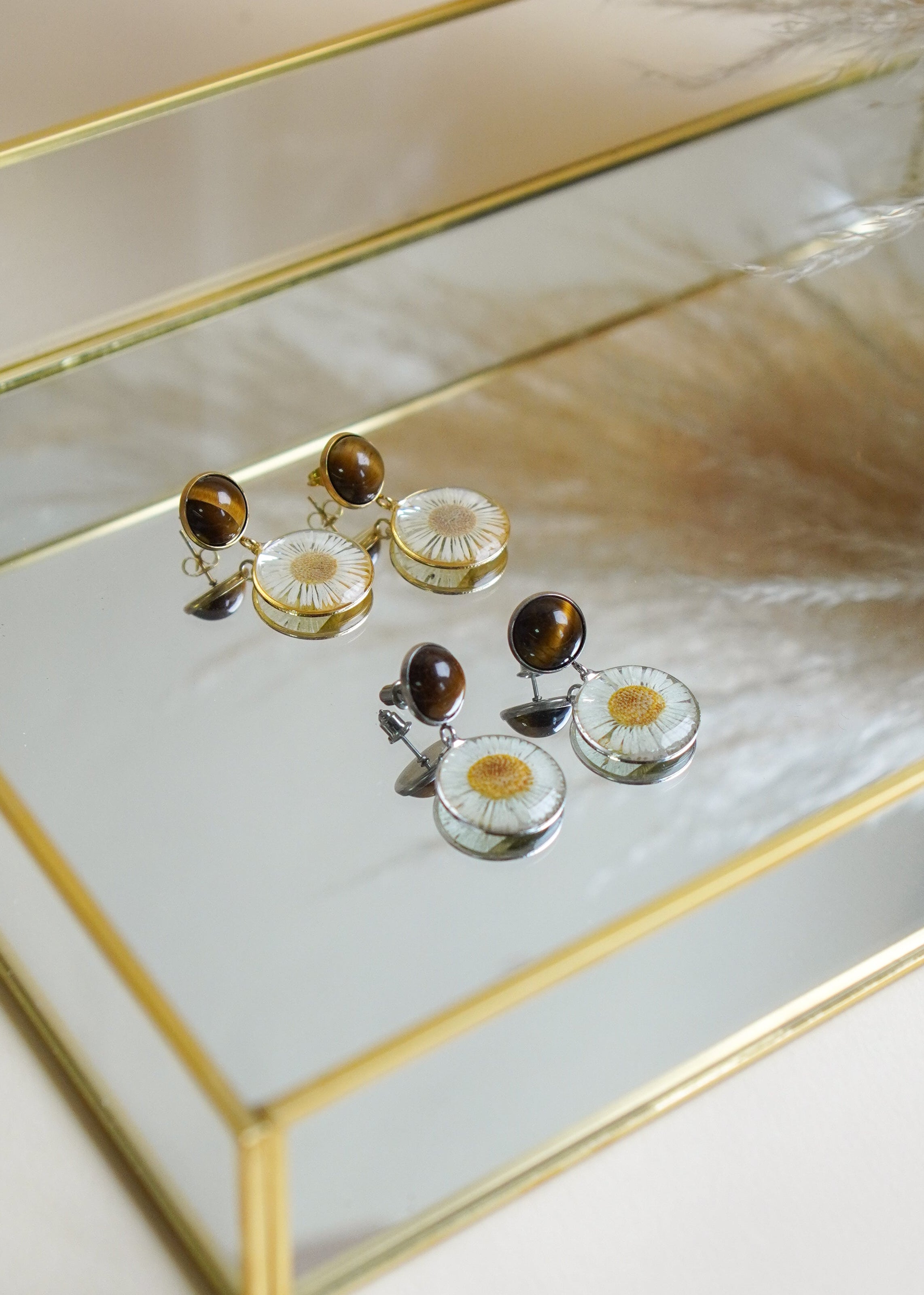 Brinco Margarida com Olho de Tigre