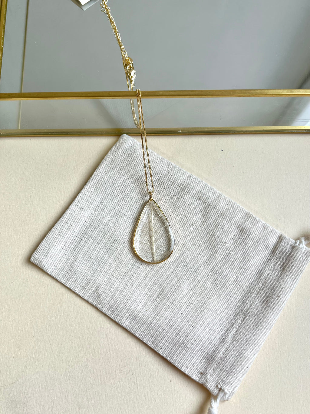 Colar Folha M Dourado - BAZAR 385