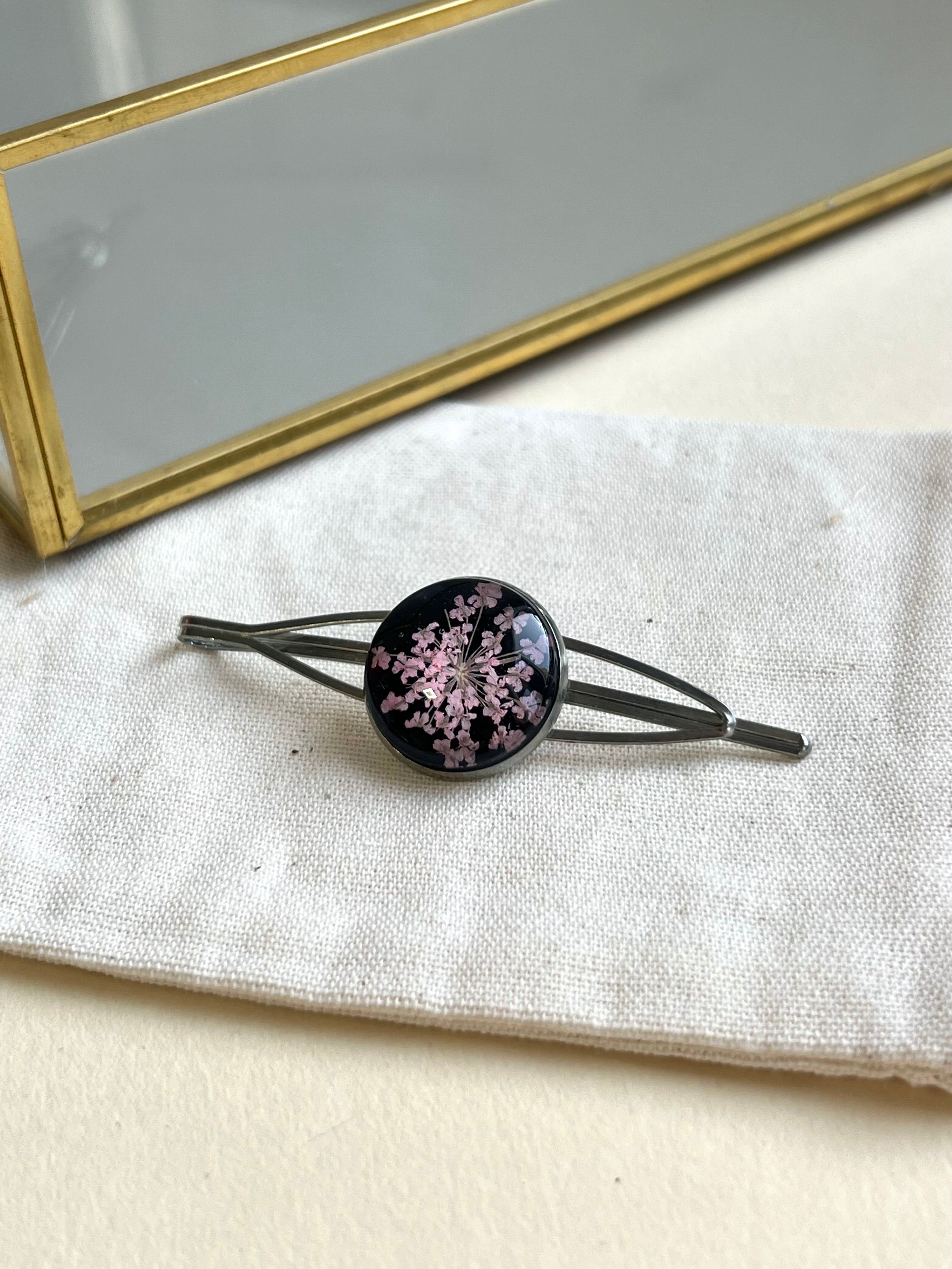 Grampo de Cabelo Flor de Cenoura - BAZAR 314