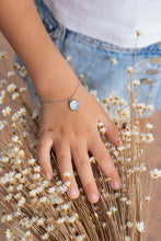 Carregar imagem no visualizador da galeria, Pulseira Miosótis - Pequeno Jardim
