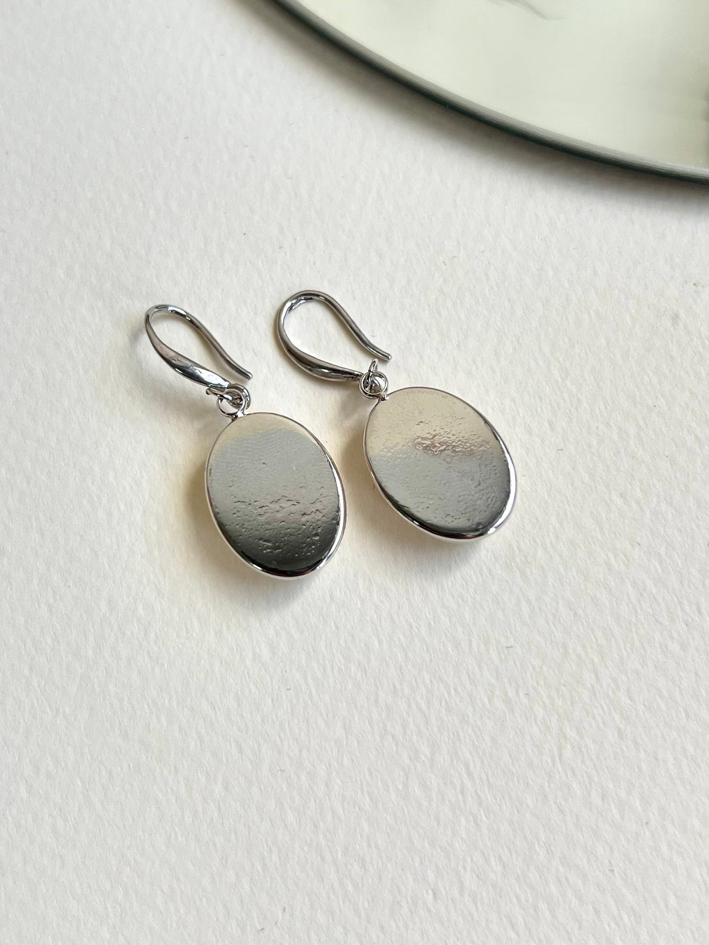 Brinco Hortênsia Oval - BAZAR 114