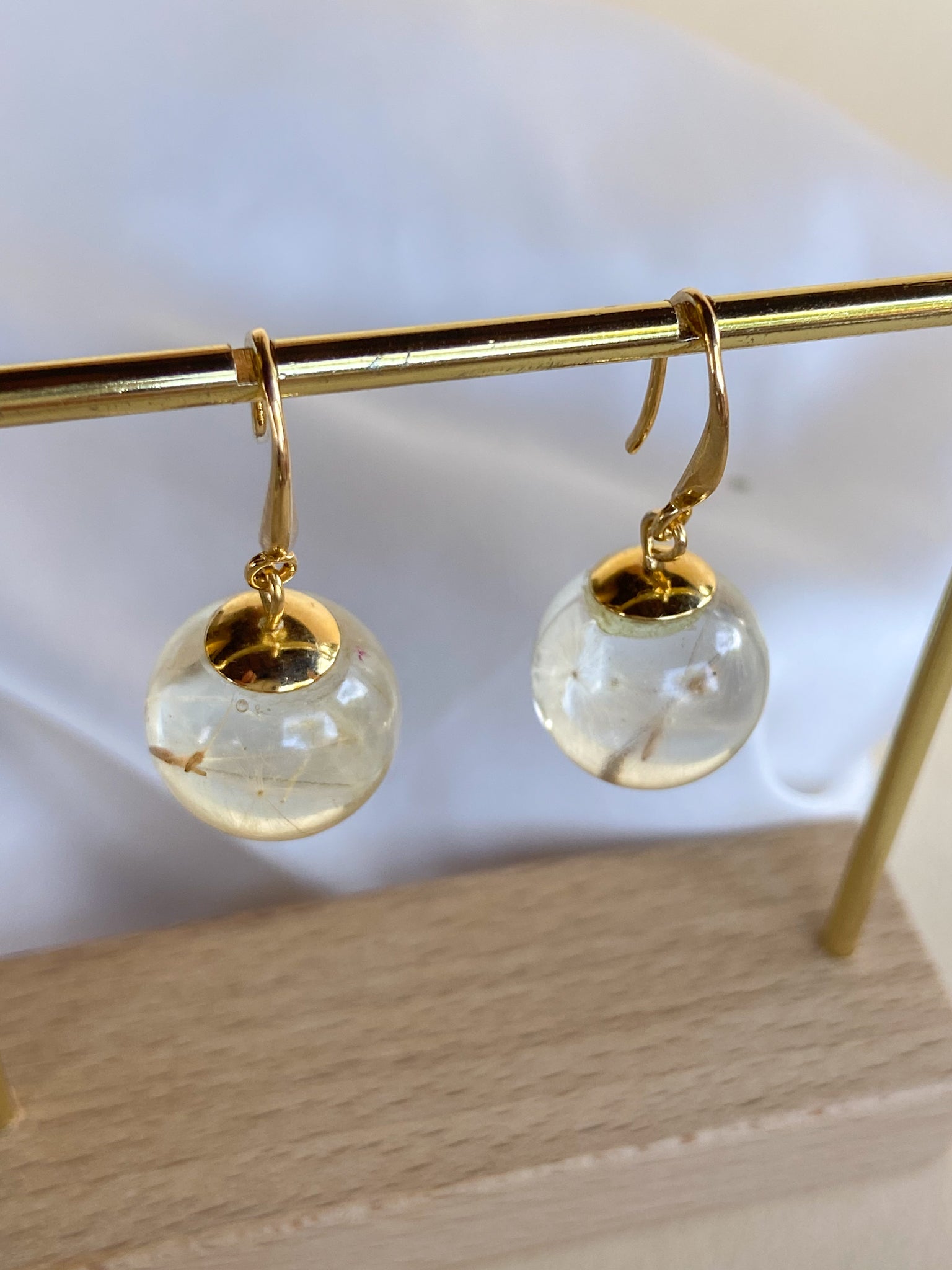 Brinco Esfera Dente-de-leão Dourado - Bazar