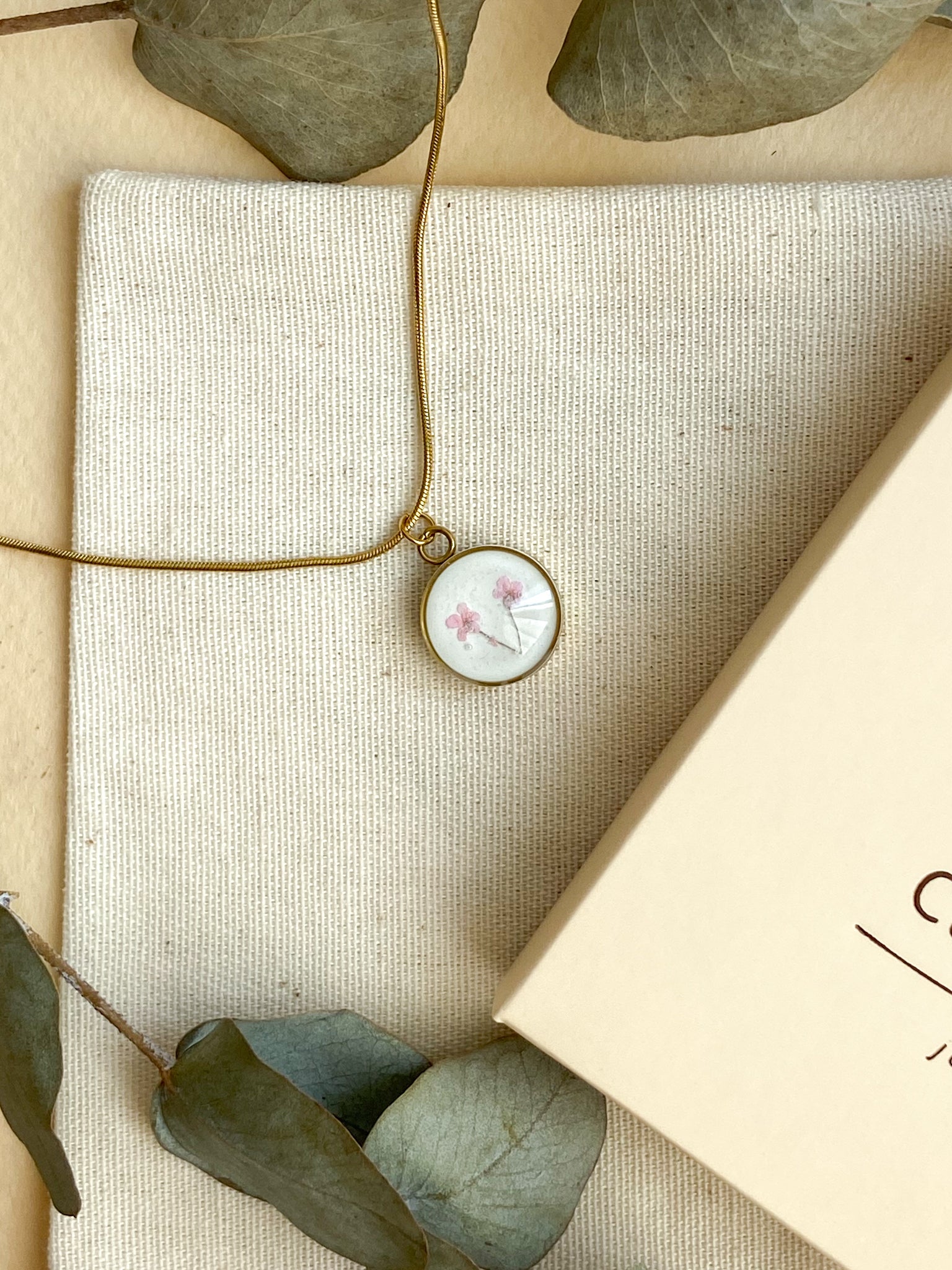 Colar Flor de Cenoura Rosa - Bazar