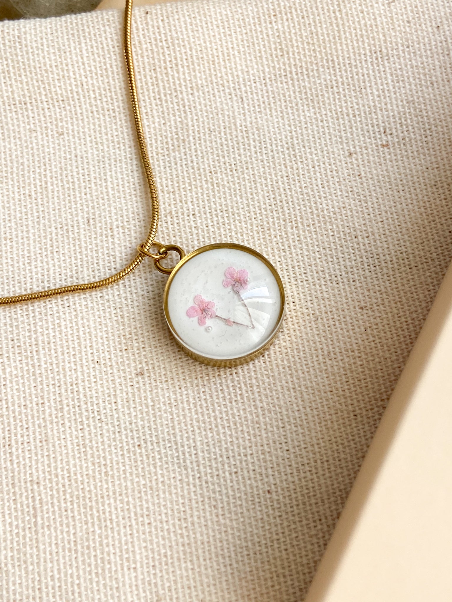 Colar Flor de Cenoura Rosa - Bazar