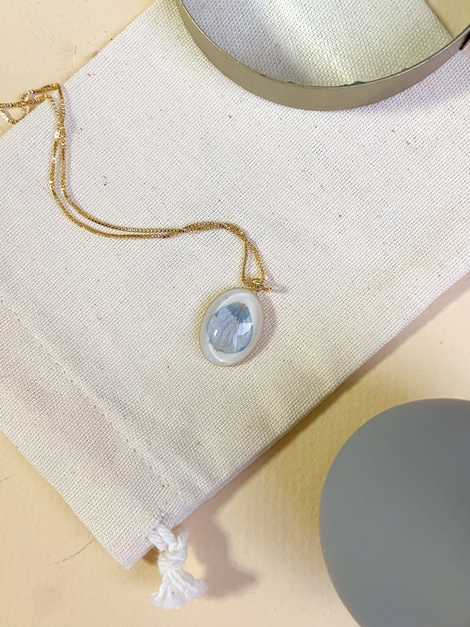 Colar Hortênsia Azul Oval - Bazar