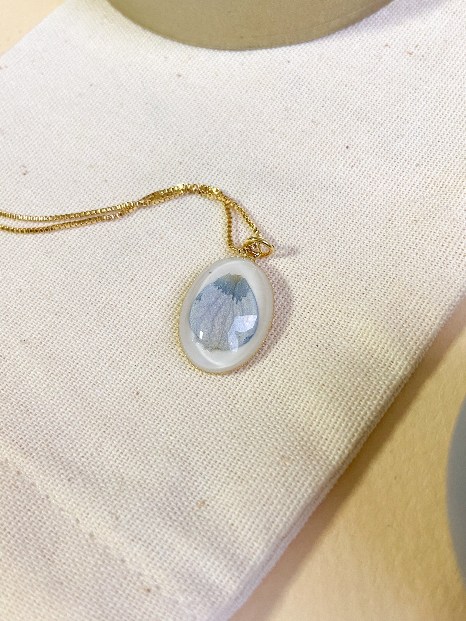 Colar Hortênsia Azul Oval - Bazar