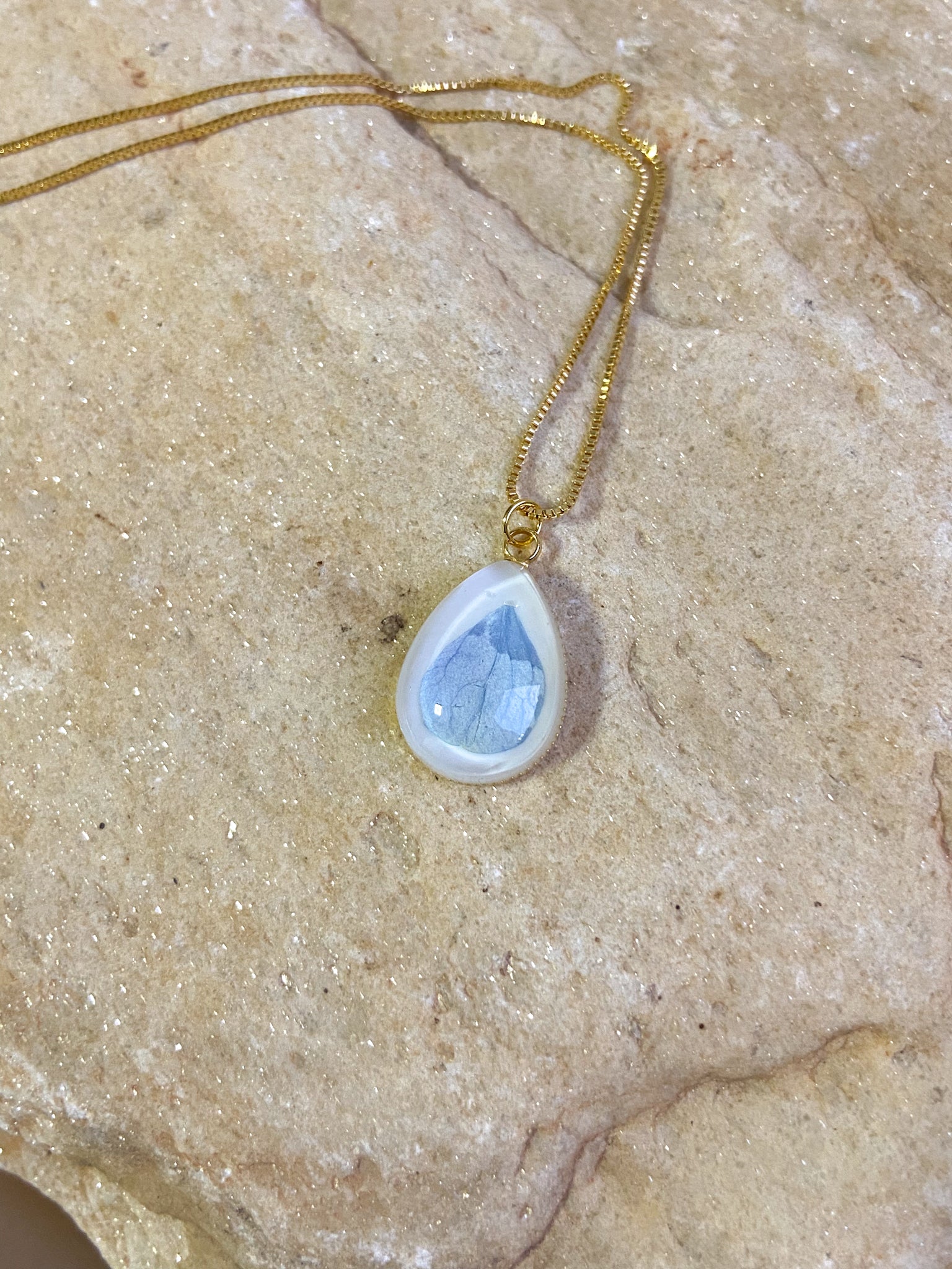 Colar Hortênsia Azul Gota - Bazar