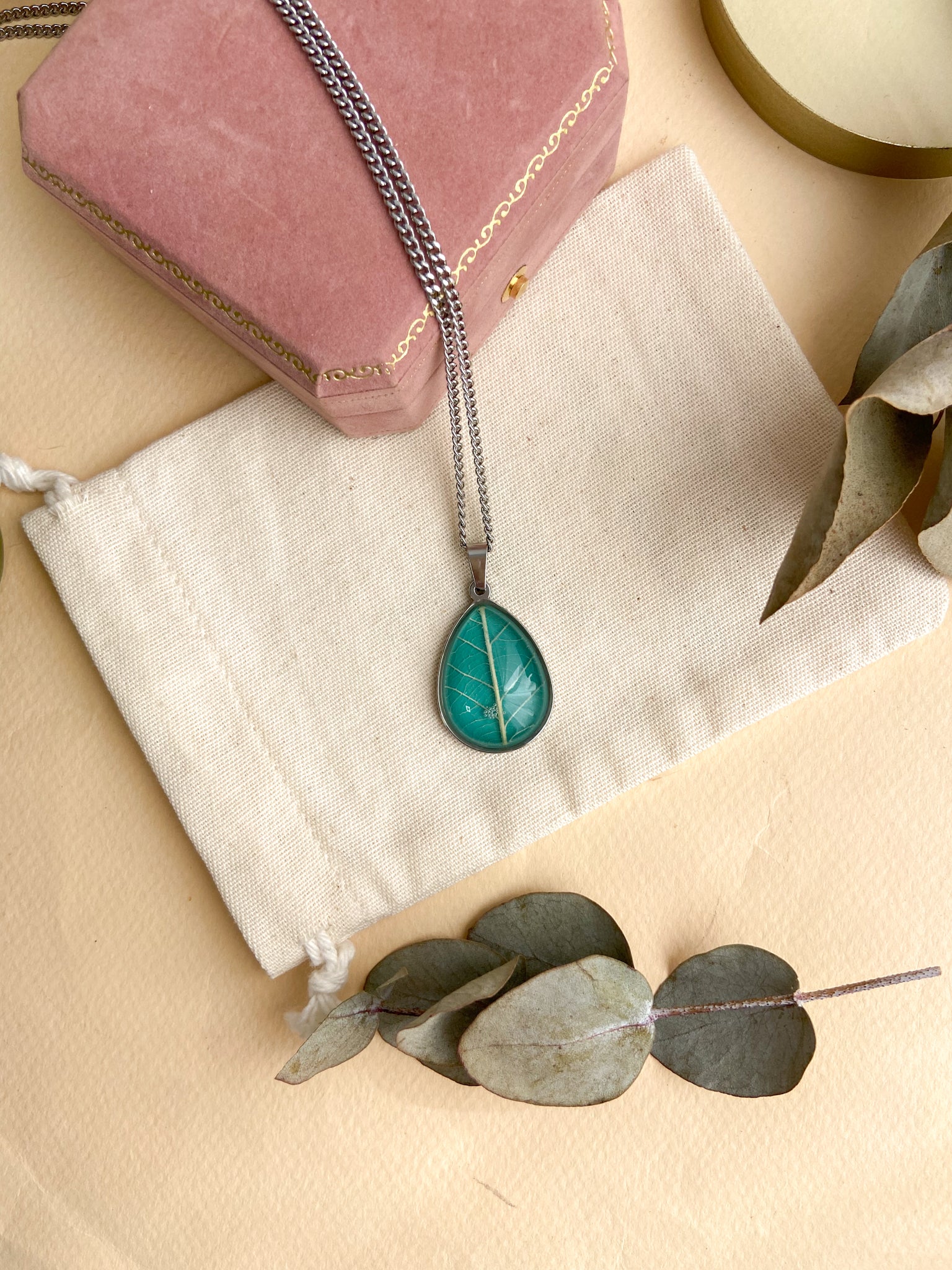 Medalha Floresta Gota Prateada - Bazar