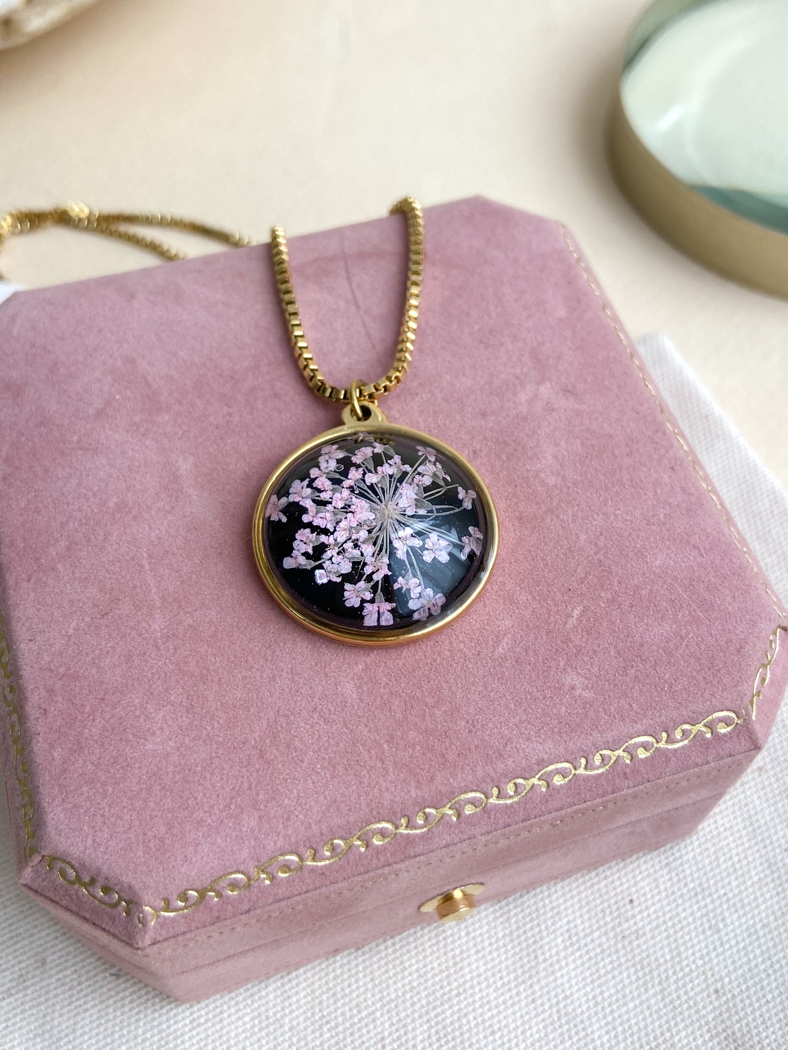 Medalha Flor de Cenoura Rosa - Bazar