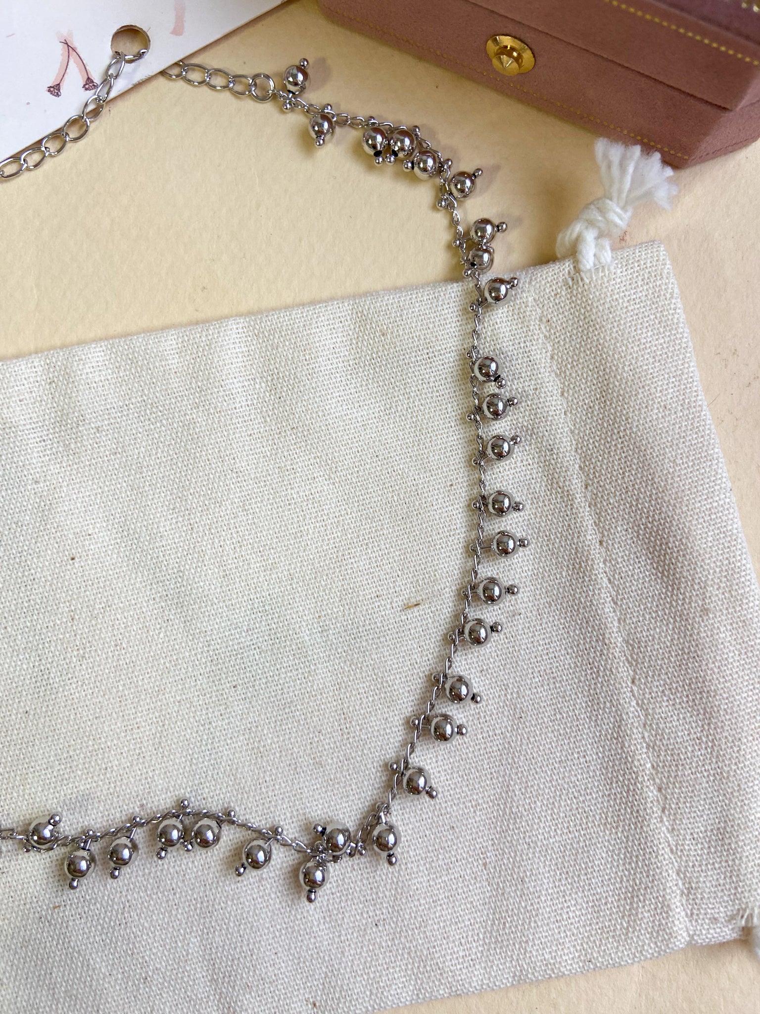 Choker Clarisse Prateada - Bazar