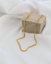 Carregar imagem no visualizador da galeria, Colar Jade (banho ouro 18k)
