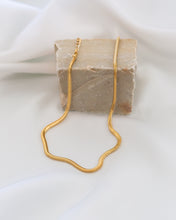 Carregar imagem no visualizador da galeria, Colar Jade (banho ouro 18k)
