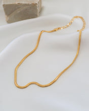 Carregar imagem no visualizador da galeria, Colar Jade (banho ouro 18k)
